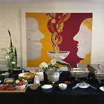 Otel Simple