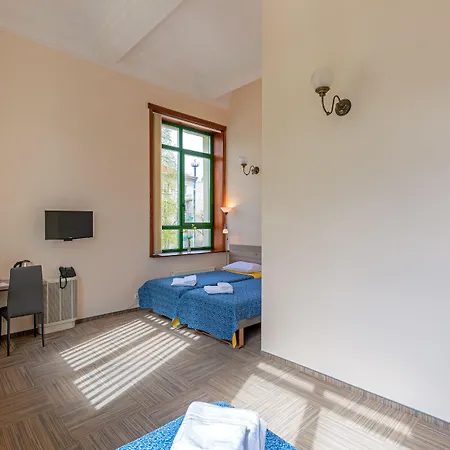 Simple Hotel